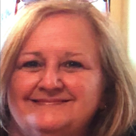 Profile Picture of Ruby Hart (@rubester220) on Poshmark