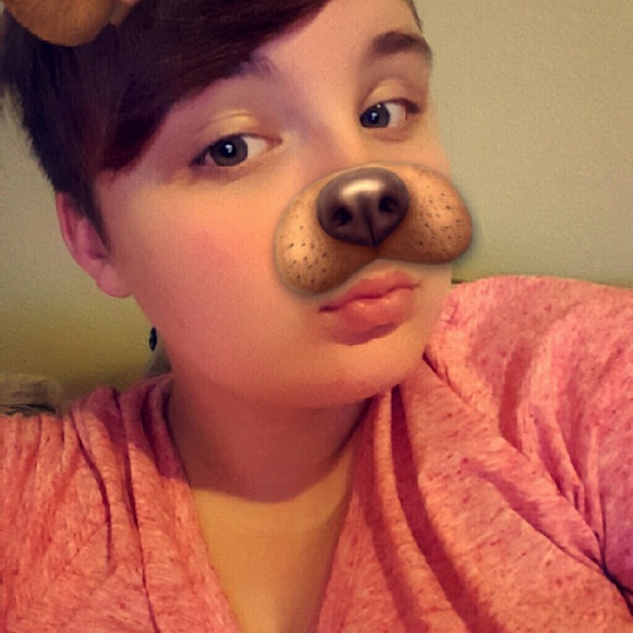 Profile Picture of Toni Baluta (@brunettecutey) on Poshmark