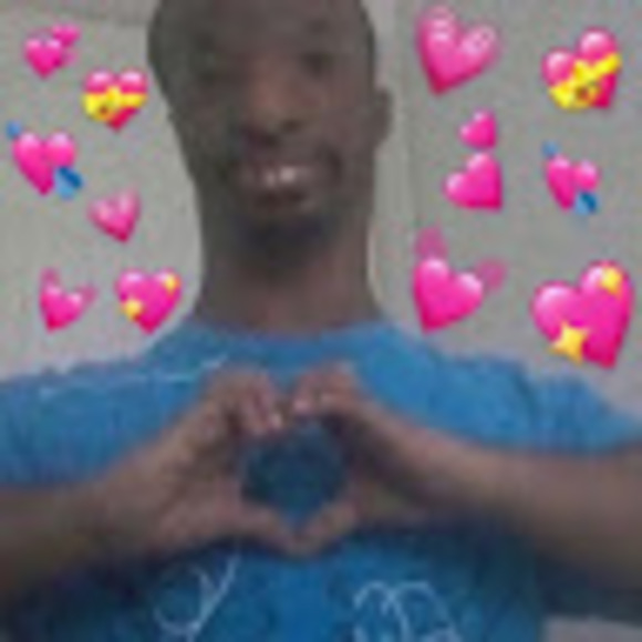 Profile Picture of Marcus Crump (@mcrump025) on Poshmark