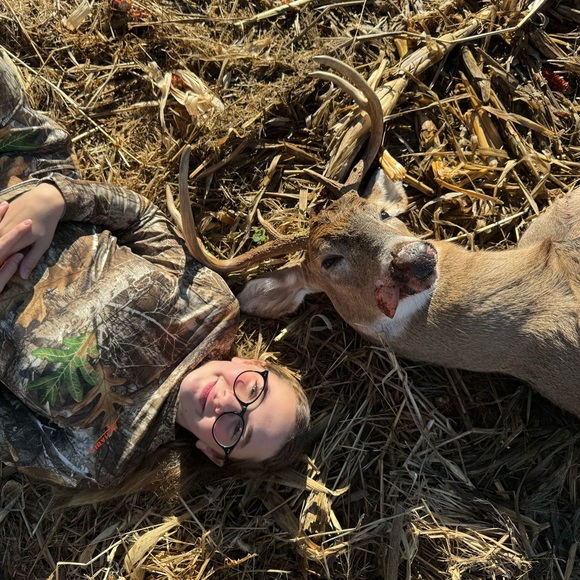 Profile Picture of Madelyn Swayer (@maddysue11) on Poshmark