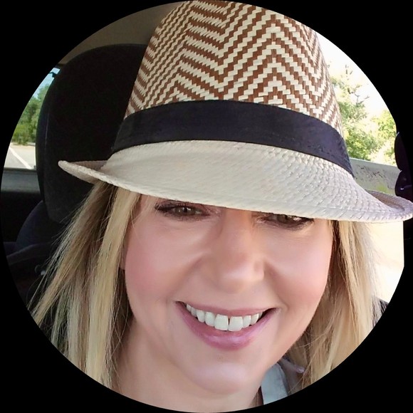 Profile Photo of Debra Fraley (@debra_fraley) on Poshmark