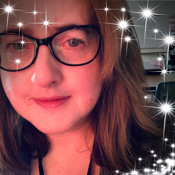 Profile Picture of Liz Patterson (@lizpatterson723) on Poshmark