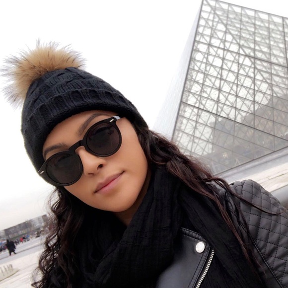 Profile Picture of Jacqueline Serna (@jacqserna91) on Poshmark