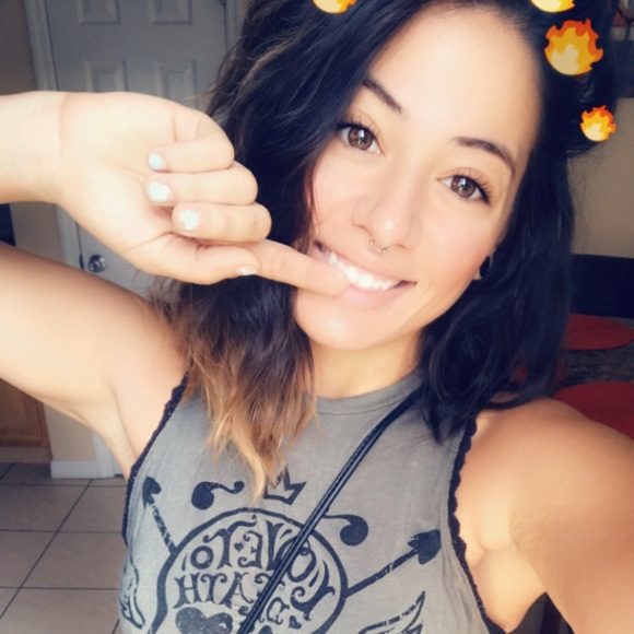 Profile Picture of Savannah Rivera (@savsaavage) on Poshmark