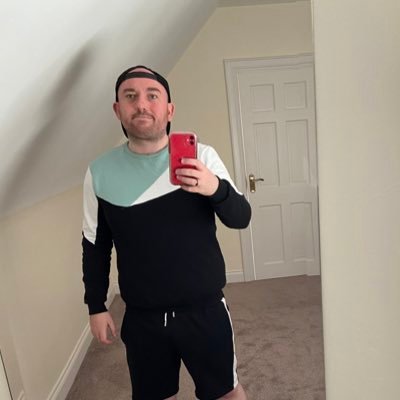 Profile Picture of Stephen (@SteJayElliott) on Twitter