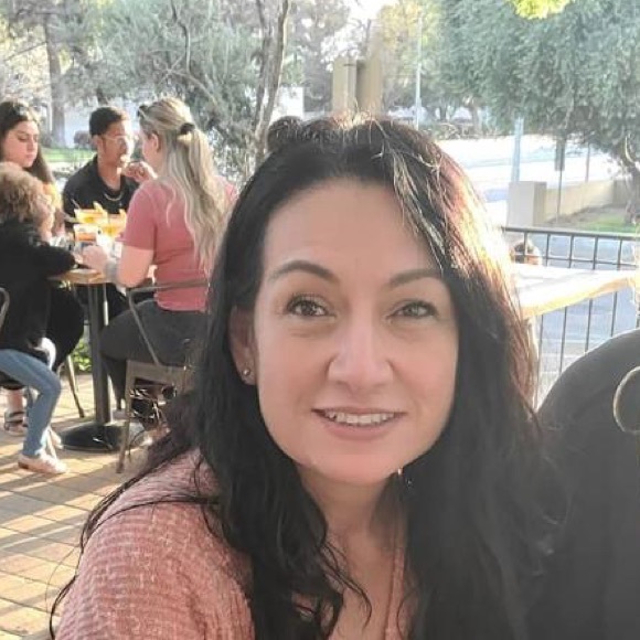 Profile Picture of Elidia Razo (@elidiarazo) on Poshmark