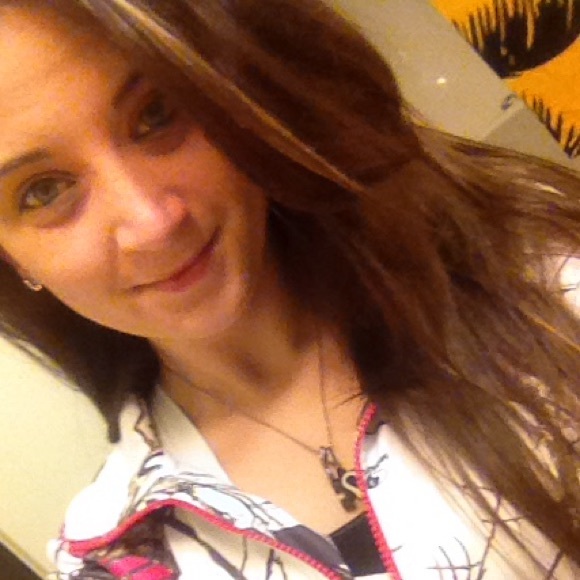 Profile Picture of Tiffany Cornier (@tiffa421) on Poshmark