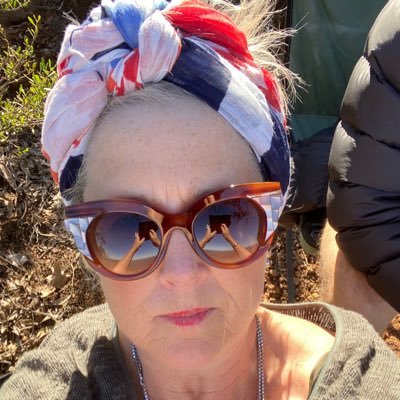 Profile Picture of Andrea Barrett (@leadeasy) on Twitter