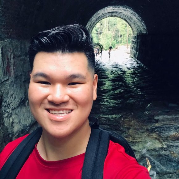 Profile Picture of Alex Tu (@tubreezy) on Poshmark