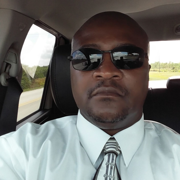 Profile Picture of Victor Barber (@vbarber540) on Poshmark