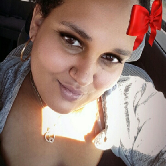 Profile Picture of Aurea Alvarez cruz (@ladypuchy) on Poshmark