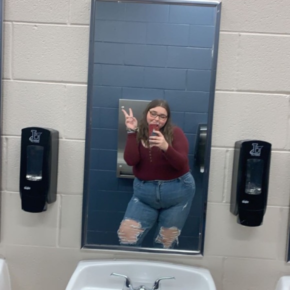 Profile Picture of Mallory Spitler (@malloryspitler) on Poshmark