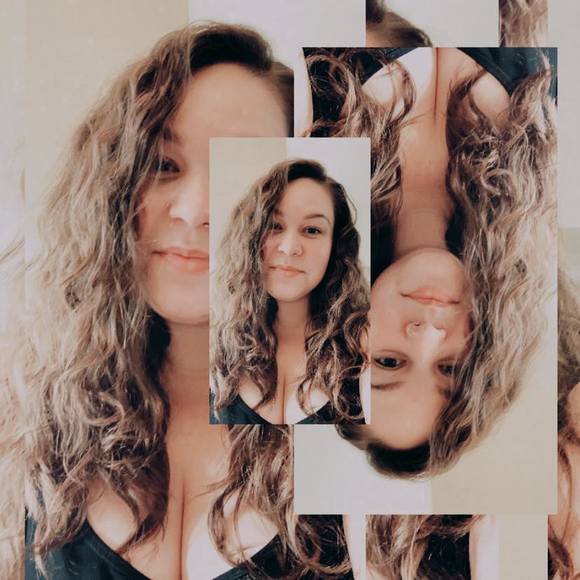 Profile Picture of Rebecca Yurkowski (@yurkowski21) on Poshmark