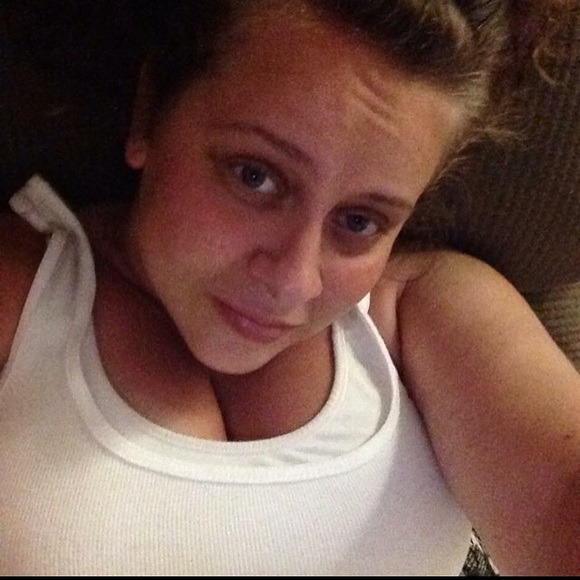 Profile Picture of Cyndi Bilyou (@cyndi566) on Poshmark