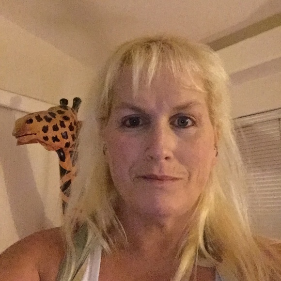 Dena Harmon - Poshmark Profile Picture of Dena Harmon (@dharmon5570) on Poshmark