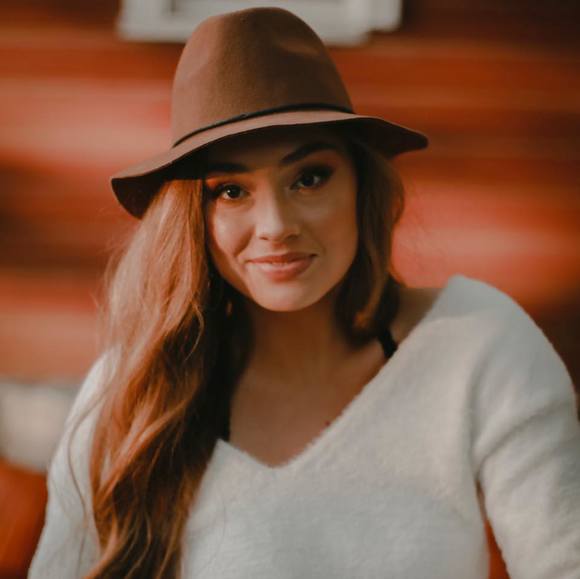 Profile Picture of Grace Heggem (@graceheggem) on Poshmark