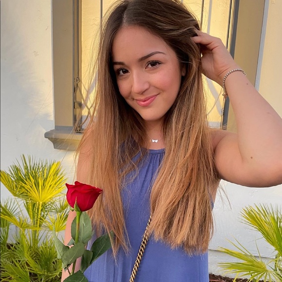 Profile Picture of Tessa Sharp (@tortilla__chip) on Poshmark