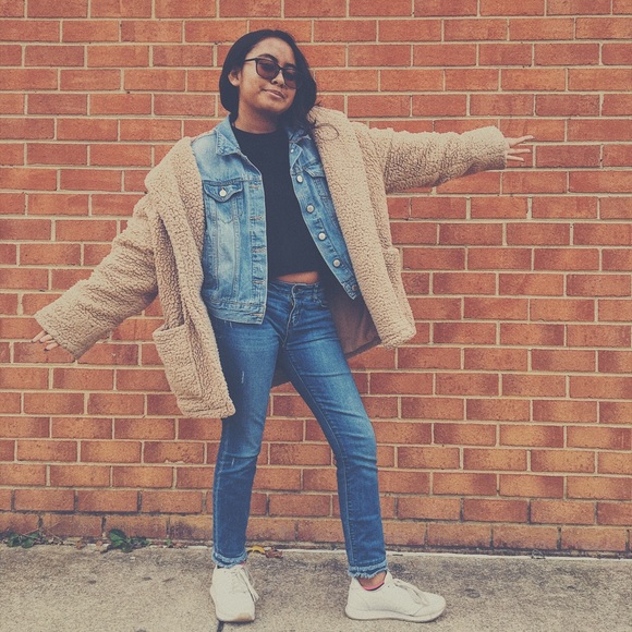 Profile Picture of Emily Lima (@emilylima563) on Poshmark