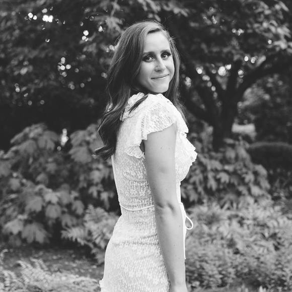 Profile Picture of Riley Ruppel (@rileyruppel) on Poshmark