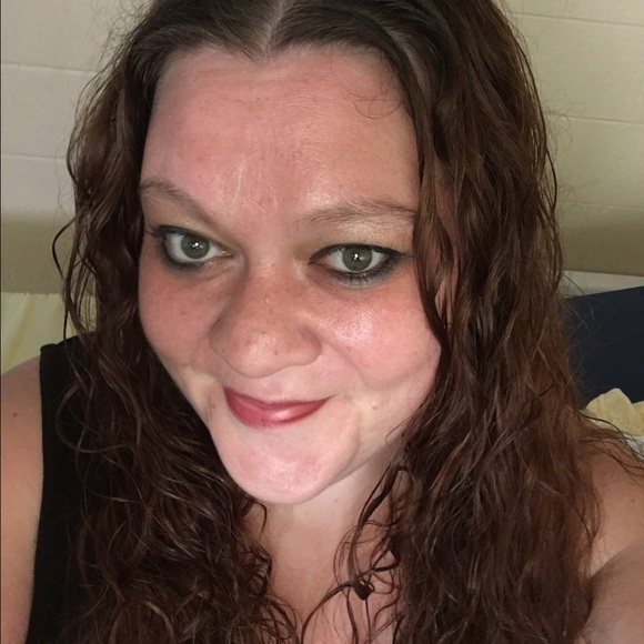 Profile Picture of Erics Nadeau (@aradiastar) on Poshmark