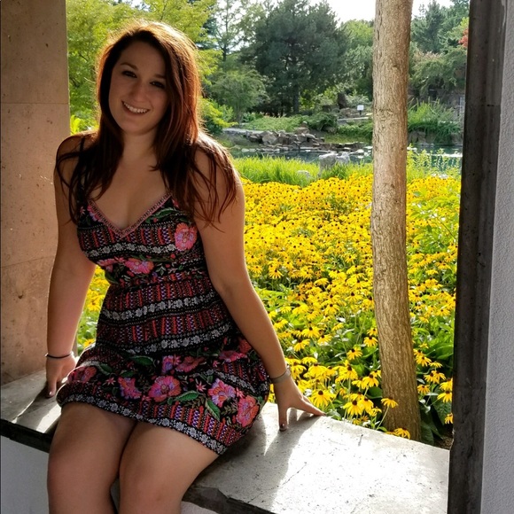Profile Picture of Lea Osborne (@leacross) on Poshmark