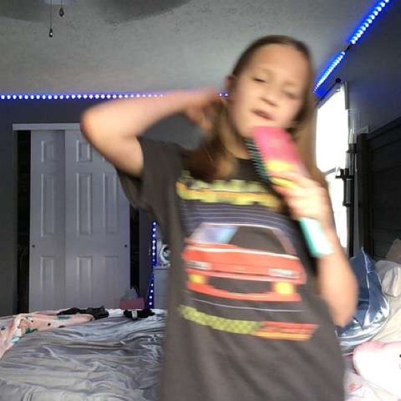 Profile Picture of Alexa Hoffman (@ahoffman0427) on Poshmark