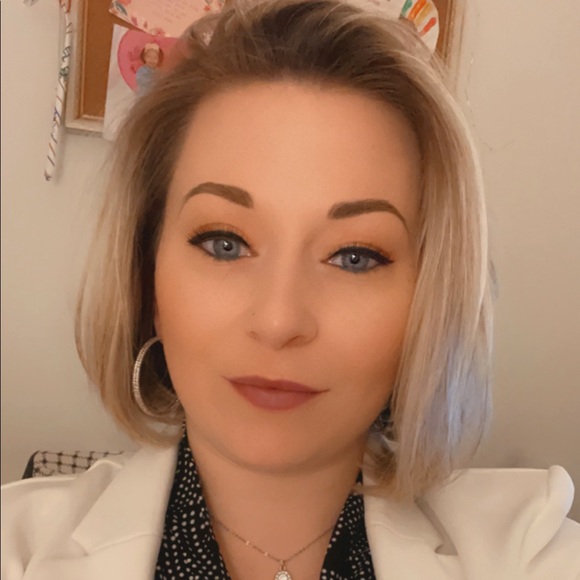 Profile Picture of Jessica Matthews (@jessica_baldwin) on Poshmark