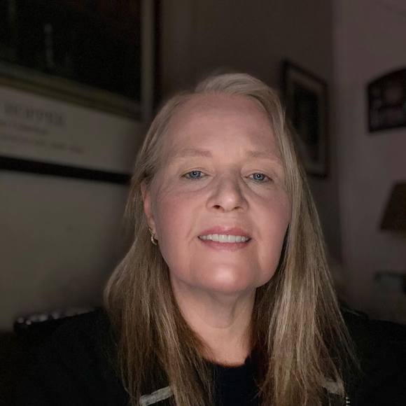 Profile Picture of Maureen Keenoy (@moeincognito) on Poshmark