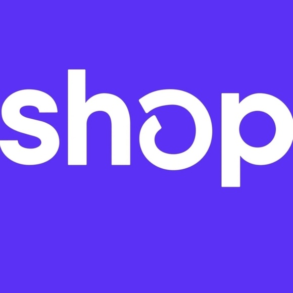 Profile Picture of Saadatou Ahidjo (@alishaaissatou) on Poshmark