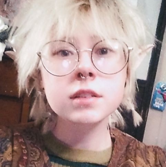 Profile Picture of Lynn Benjamin (@lynnb1823) on Poshmark