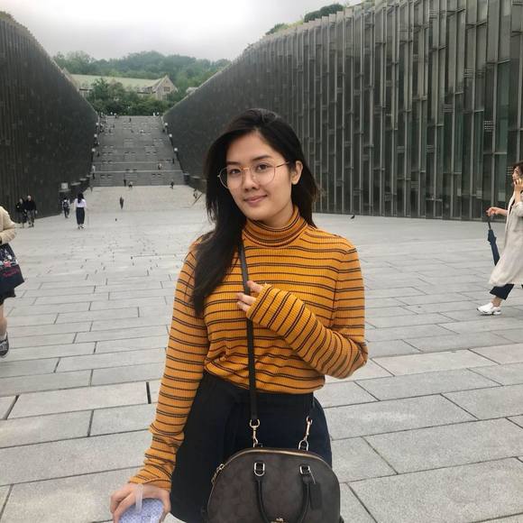 Profile Picture of Sandy Barrera (@sandy_julliane) on Poshmark