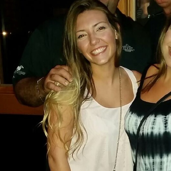 Profile Picture of Danielle Calabro (@daniicalabro) on Poshmark