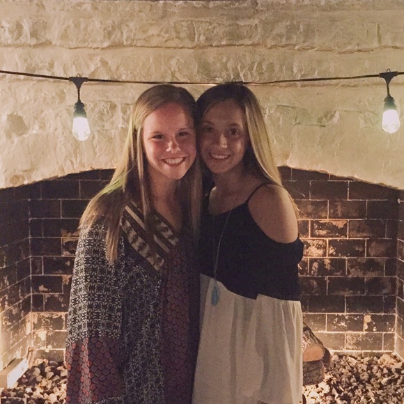 Profile Picture of Grace Peterson (@gracepeterson_) on Poshmark