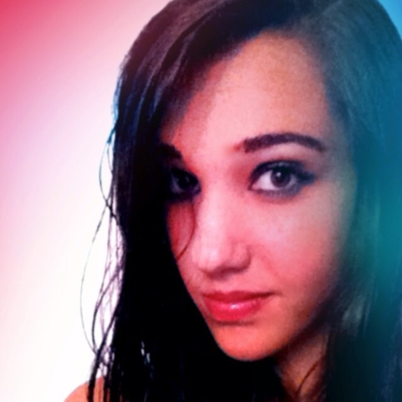 Profile Picture of Catherine Zickert (@catherinezick) on Poshmark
