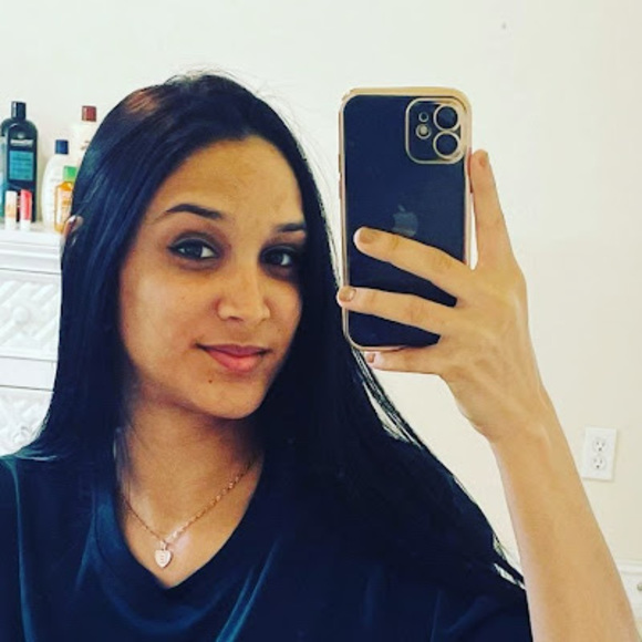 Profile Picture of Eridaisy Borrego (@eridaisyborrego) on Poshmark