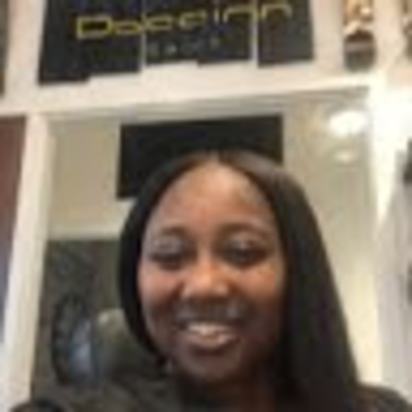 Profile Picture of Rain Mciver (@rainthestylist) on Poshmark