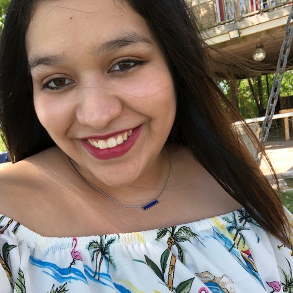 Profile Picture of Cassie Llanes (@cllanes3) on Poshmark