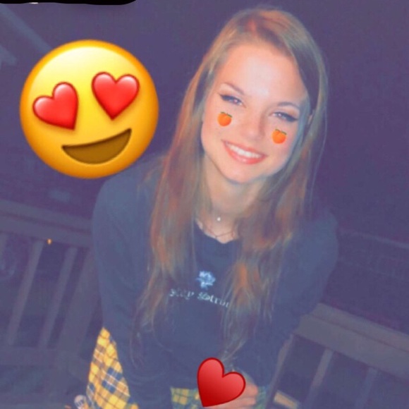 Profile Picture of Kylee Sisco (@babyblueeyez3) on Poshmark