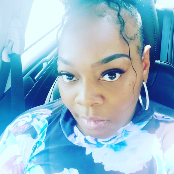 Profile Picture of Kareema Shi'kir (@kareemasteele) on Poshmark