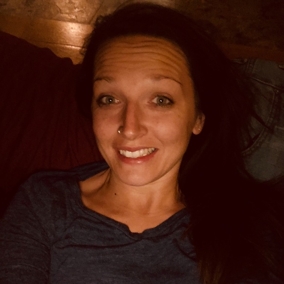 Profile Picture of Jamie Teuthorn (@teuthorn4) on Poshmark