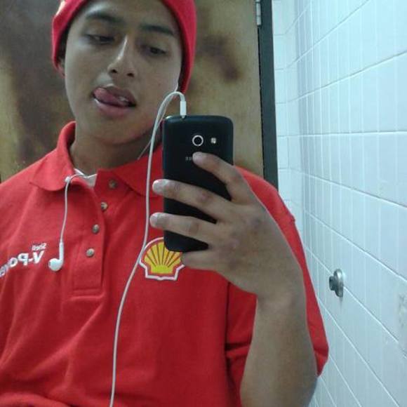 Profile Picture of Luis Lezama (@lowkey_clouds) on Poshmark