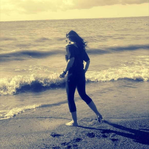 Profile Picture of Leslie Zepka (@lesliewiesmore) on Poshmark