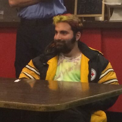 Profile Picture of Miquel (@MikeSays93) on Twitter