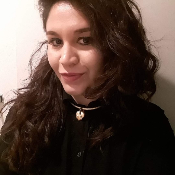 Profile Picture of Juliana Serrato (@yuli_1366) on Poshmark