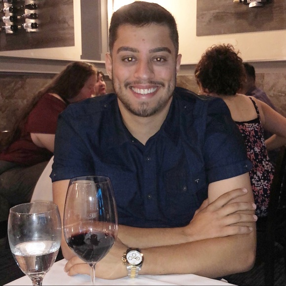 Profile Picture of André Oliveira (@andredovale22) on Poshmark