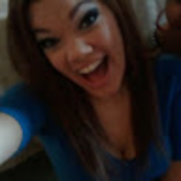 Profile Picture of Alexandra Maser (@perangatang) on Poshmark