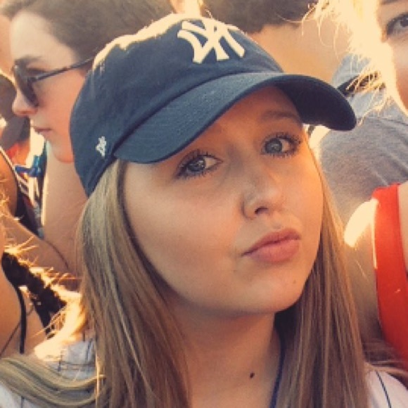 Profile Picture of Sydney Cutrer (@syd237) on Poshmark