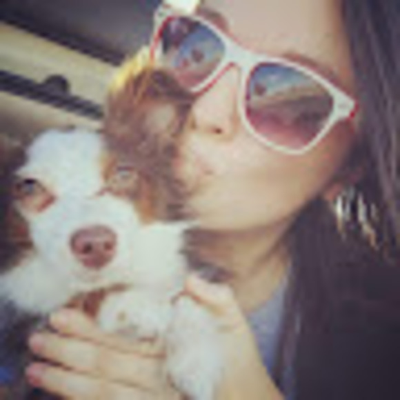 Profile Picture of Jo Fitzgibbon (@jofitzdoes) on Poshmark