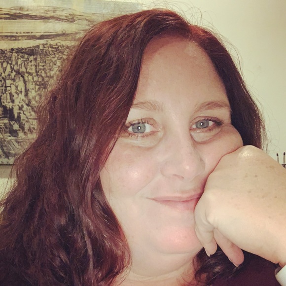 Profile Picture of Rachel Ezzo (@eastwoodway) on Poshmark