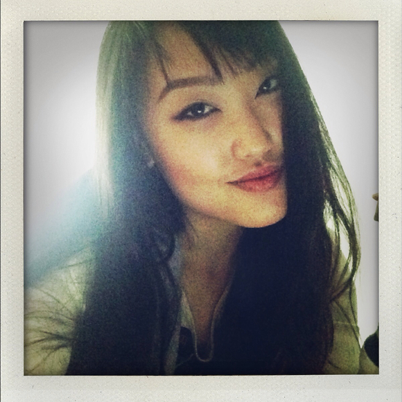 Profile Picture of Angela Suh (@suhgihyun) on Poshmark